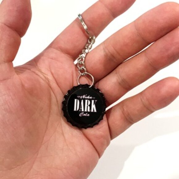 Fallout 4 Nuka Cola Dark Cap Keychain - 3.5inch Gaming Keychain - Picture 5 of 7